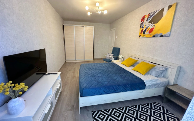 V Tsentre Ryadom s Naberezhnoy i Dostoprimechatelnostyami Flat