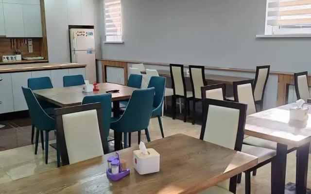 Universal Hostel