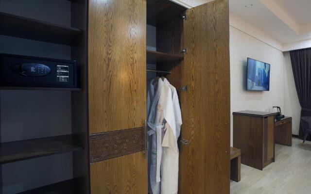 Paradise Plaza Luxury Hotel