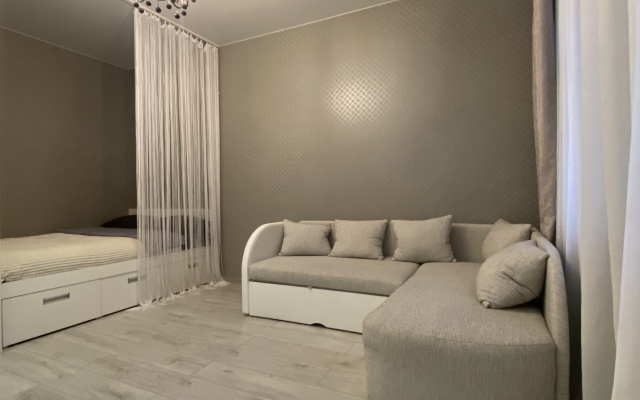 Royal Red Apartment U Korolevskikh Vorot Flat