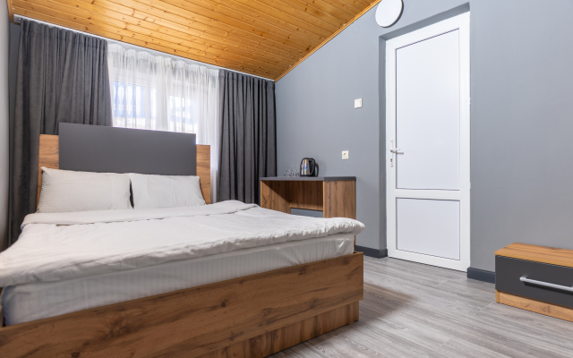 Maksim Park-Loo Hotel