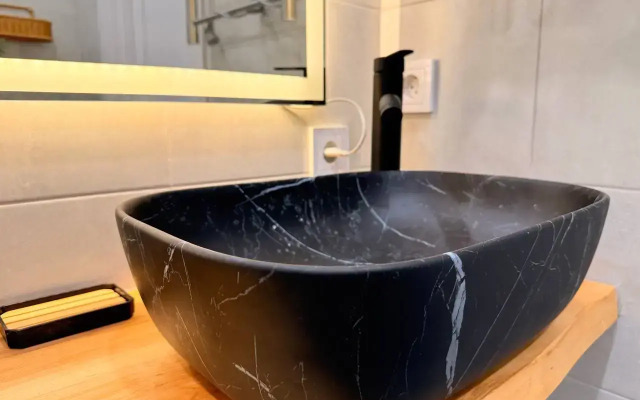 Uyutnaya Studiya S Vidom Na Gory Apartments