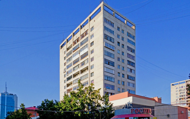 Апартаменты на площади Революции