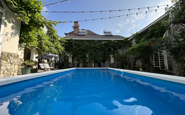 Come Inn na Klenovoy Guest House