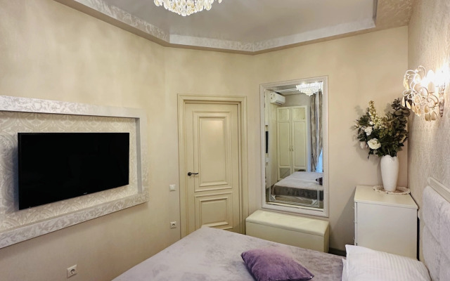 Na Nizhneimeretinskoy Ulitse 143 Flat