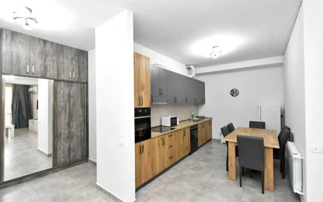 2-K v Novostroyke, Ulitsa Arama, Di412 Flat