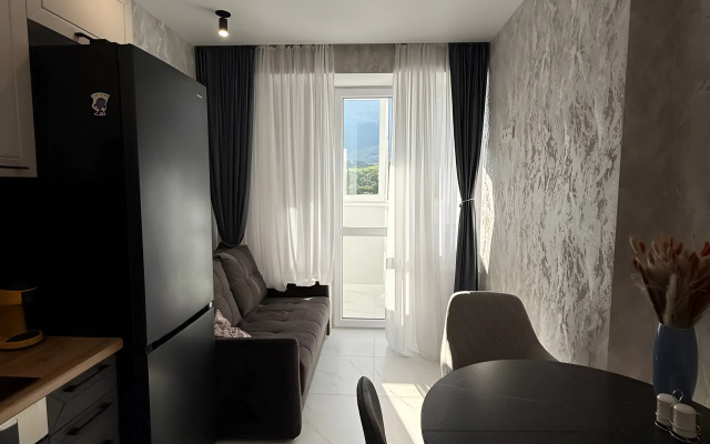 Komfortnaya Kvartira V Kurortnom Gorode Yalta Flat