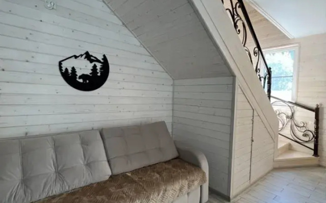 S baney i basseynom Private house