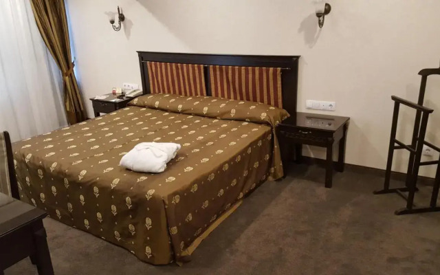Grand Mir Hotel