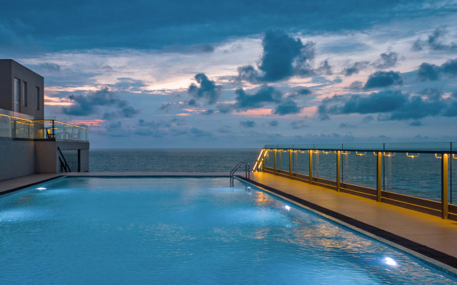 Corundum Breeze Negombo Hotel