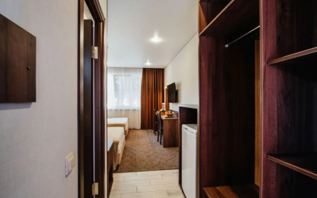 Peak Season 2 Apartments