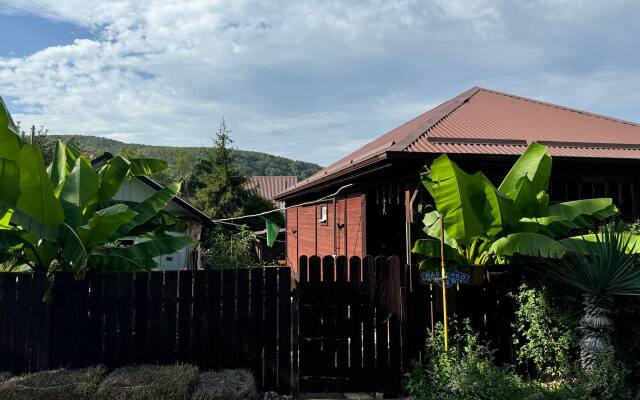 Gostevoy Dom Khadzhokhskiy Dvorik Guest House
