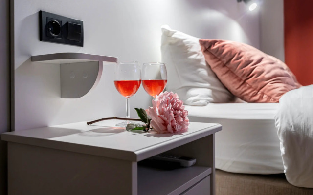 U Moskovskogo vokzala s kukhney i konditsionerom Apartments