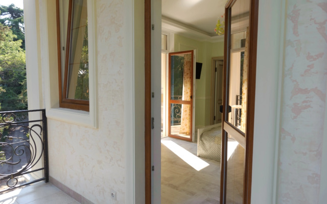 Apartments on Chekhov Street Heart of Yalta 4