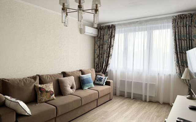 Ryadom S Metro Flat