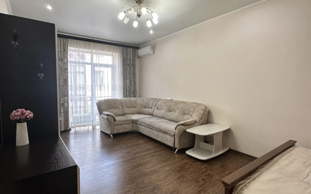Ryadom S Istochnikom I Parkom Flat