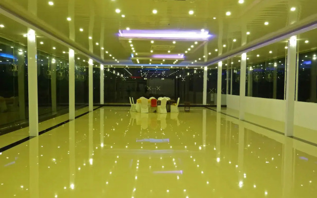 Rain Tree by Oak Ray Hotel