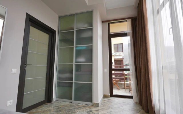 Квартира Огромная трехкомнатная квартира напротив подъемника