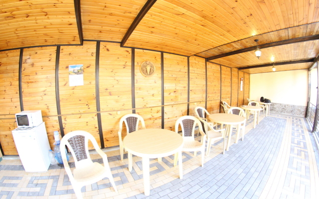 V Gostevom Dome ochag Living quarters