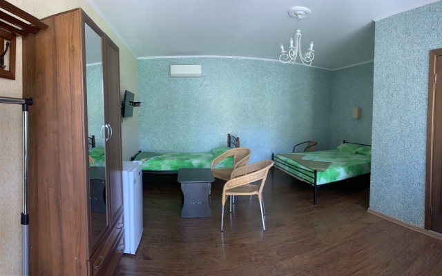 7 Palm Apartments