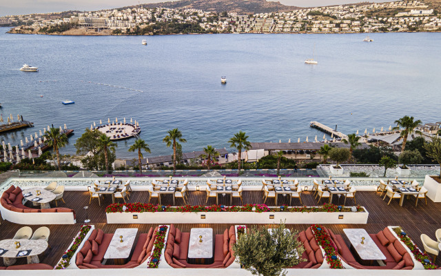 Отель Cape Bodrum Luxury Hotel & Beach