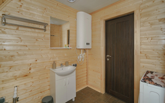 Частный дом Семейный афрейм с баней и бассейном у реки