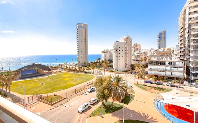 Charming 3 Bdr Sea View Bat Yam #B5 Apartments