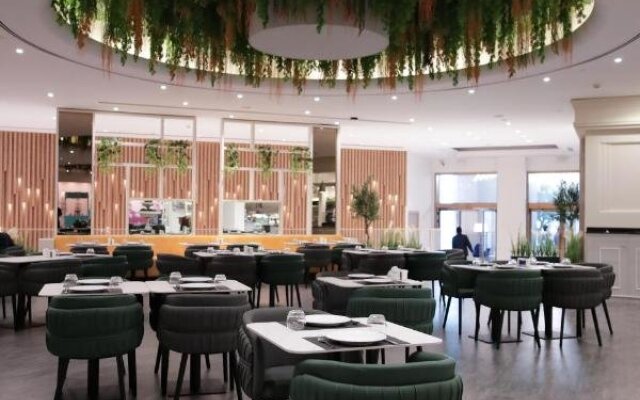 Fairmont Dubai Hotel