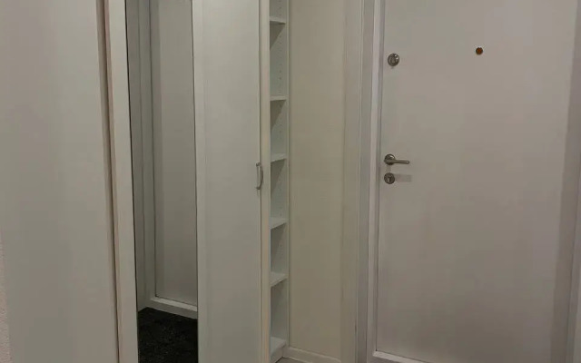 Uyutnaya studiya v sovremennom kompekse Flat
