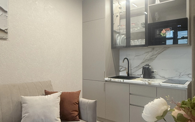 Dizaynerskaya S Vidom Na Reku Flat