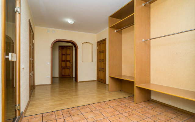 Na Ulitse Dovatora 42V Flat