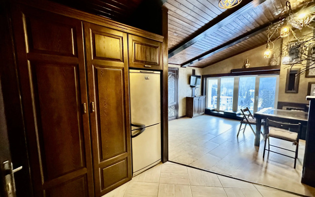 Na Alanskoy, 25 "pentkhaus" Flat
