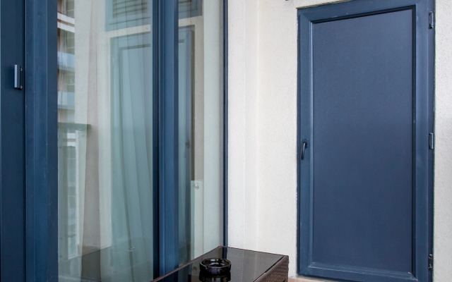 Apartments with a View of the Ferris Wheel and the City