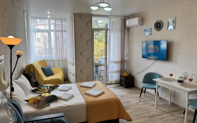 Ryadom S Naberezhnoy Flat