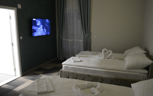 River Hotel
