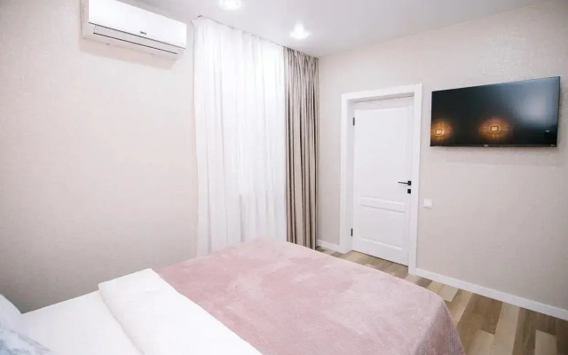 3kh Komnatnaya S Dizaynerskim Remontom Flat