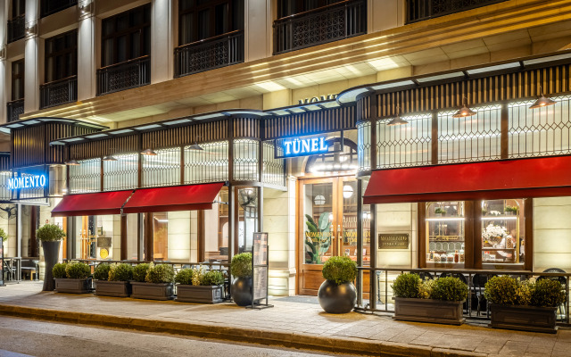 Momento Golden Horn Hotel