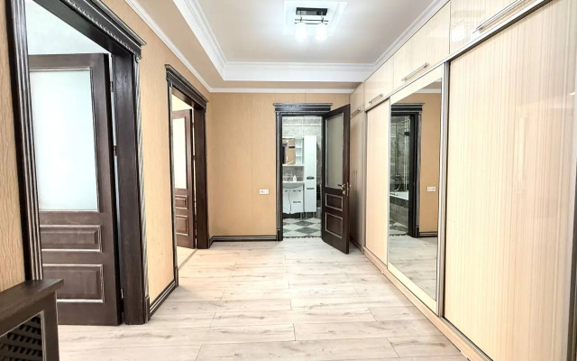 Na Turusbekova 88/2 Flat