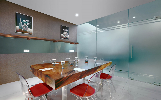 Отель Neo Gubeng, Surabaya