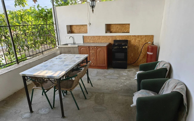 Na Ulitse Izobilnaya 19B Private House