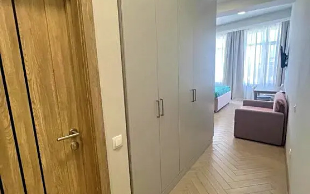 Apartamenty Uyutnaya 3kh Mestnaya Studiya S Balkonom Flat
