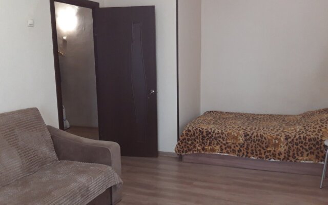 Ulitsa Kuzymina, 3 Apartments