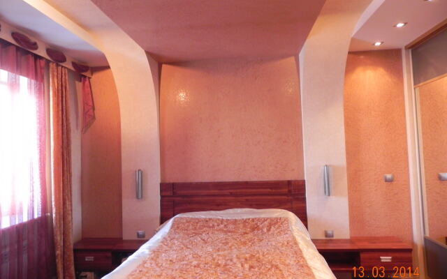 Bolshoy Lyuks Na Pobedi Apartments