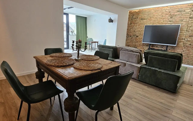Villa Trekhkomnatniy Dvukhetazhniy Dom s Basseynom Niabi Villa