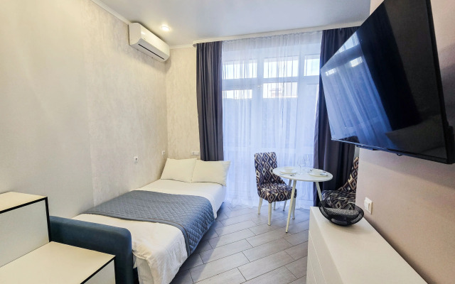 Nebol'shaya studiya dlya 2kh chelovek dlya uyedineniya so svoim balkonchikom Flat