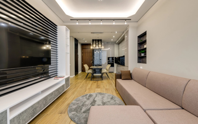 38th Floor, Stylish Apartment with Private Park