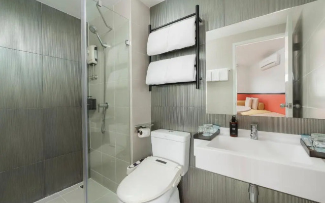 Отель The Grass Serviced Suites