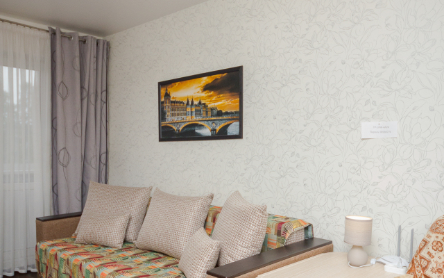 On Leningradskaya 8 Flat