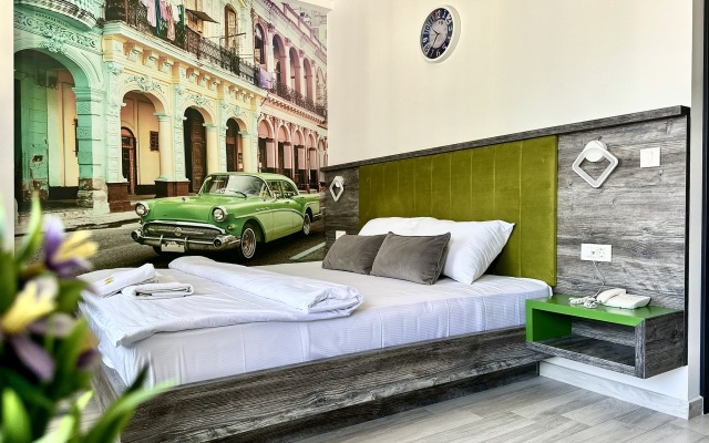 Del Medio Hotel