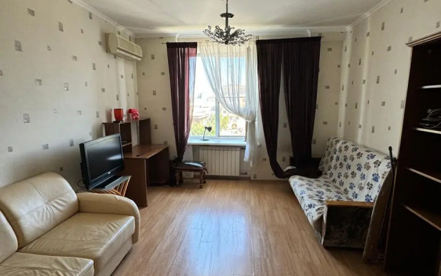 V Tsentre Bliz Naberezhnoy Flat